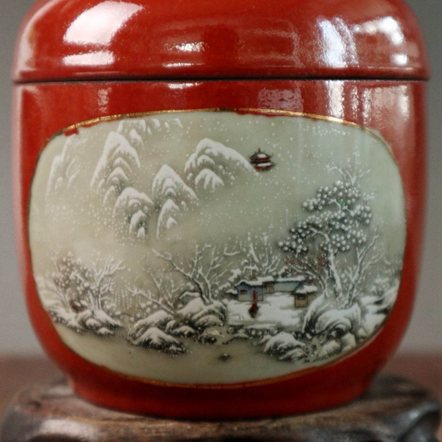 Red glazed double-sided window with flower and bird pattern lid jar