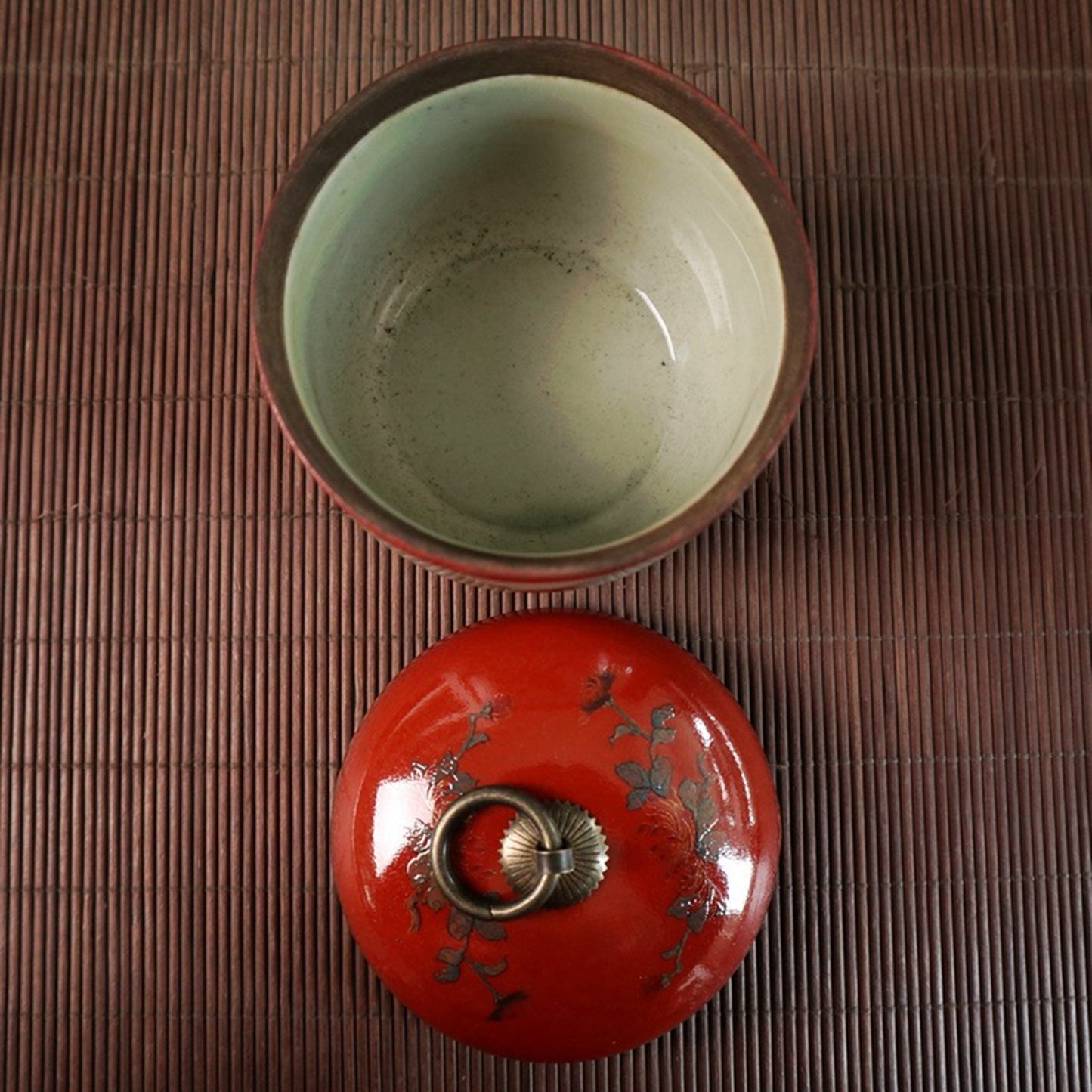 Red glazed double-sided window with flower and bird pattern lid jar