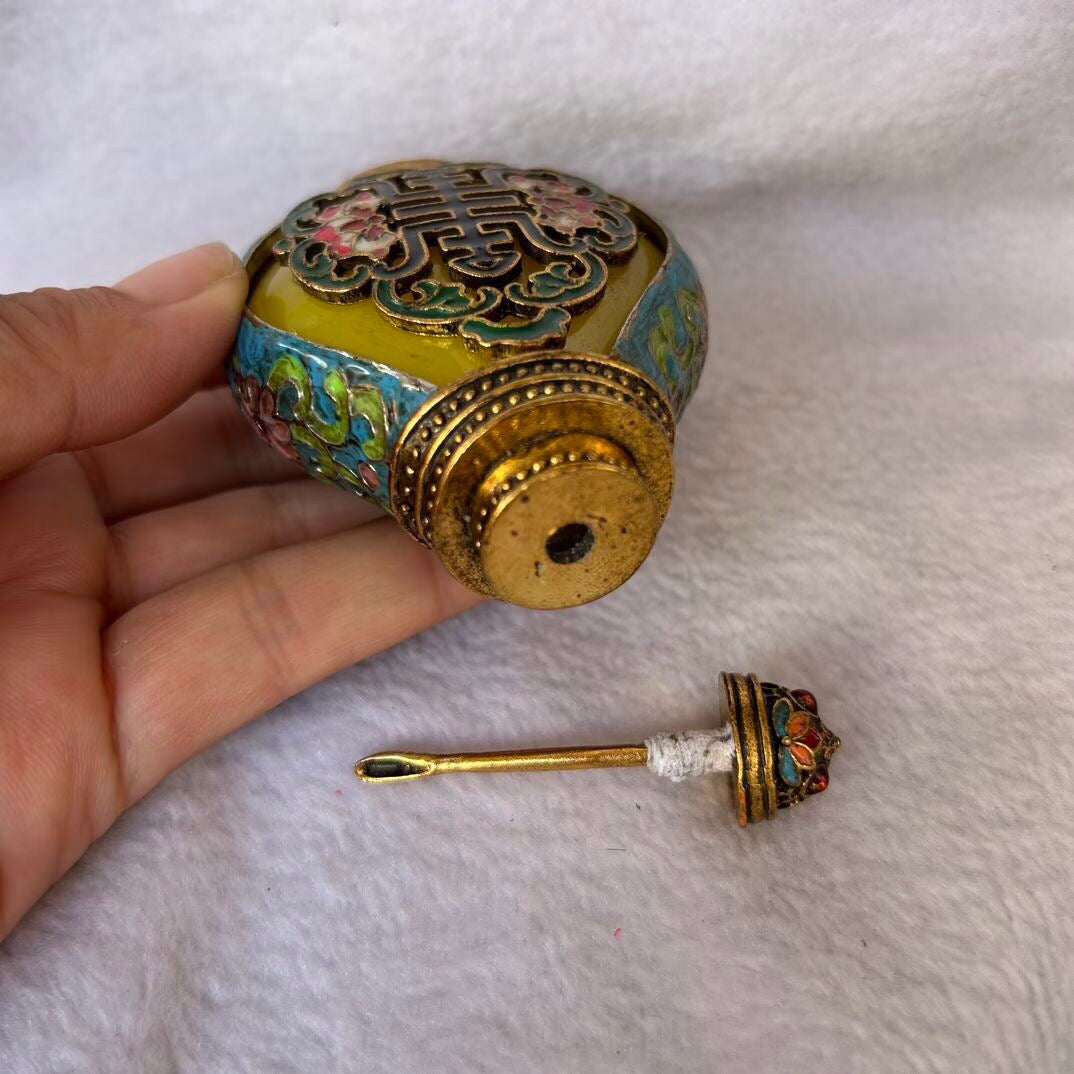 Chinese antique beeswax snuff bottle