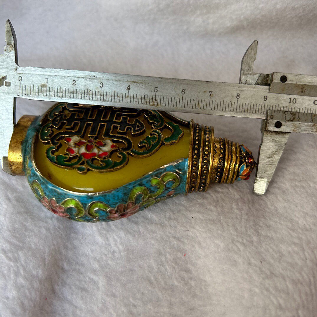 Chinese antique beeswax snuff bottle