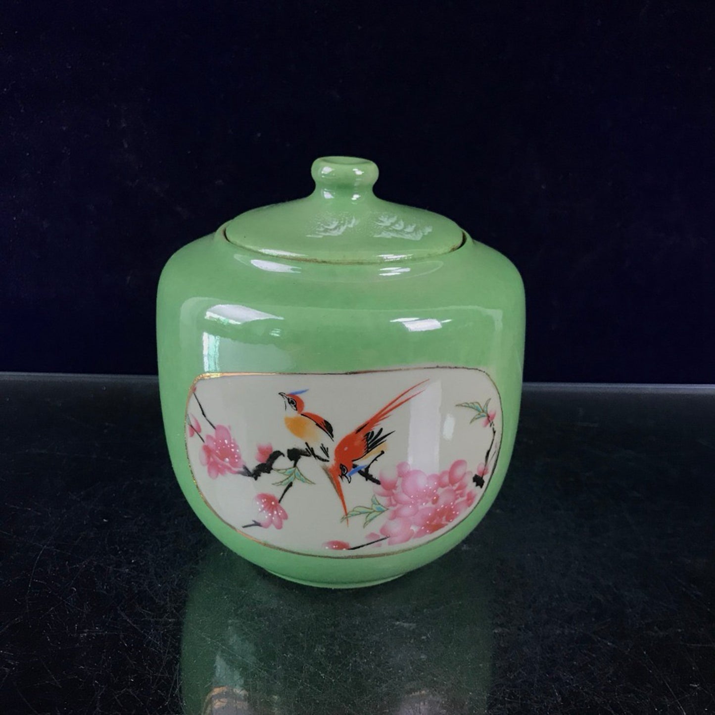 Green glazed open window jar with flower and bird pattern lid