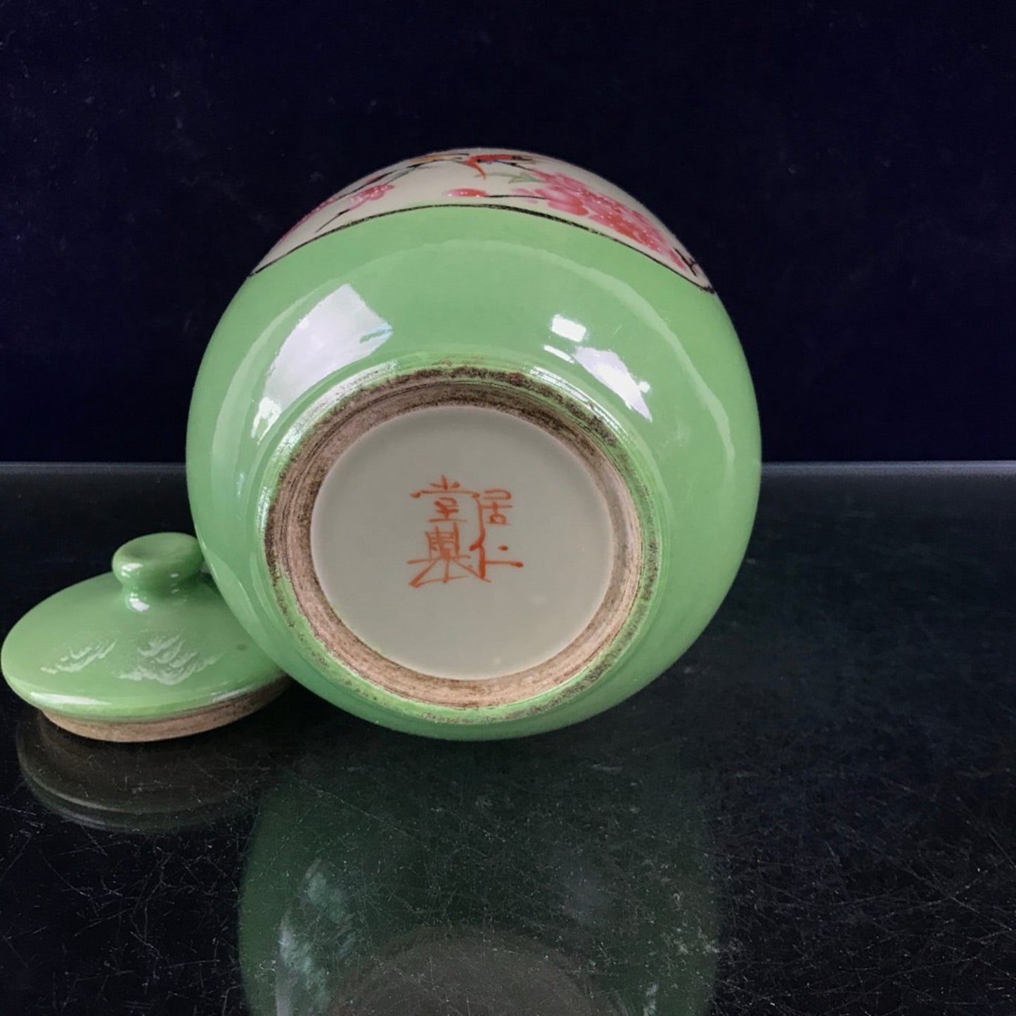 Green glazed open window jar with flower and bird pattern lid