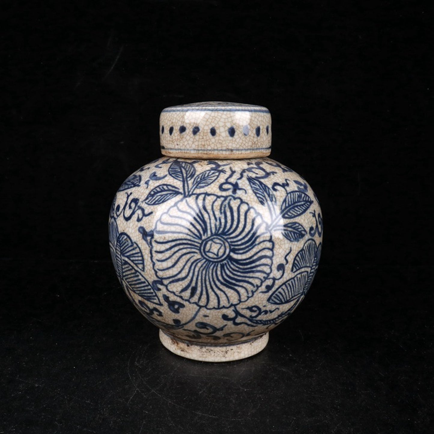 Blue and white split flower patterned lid jar