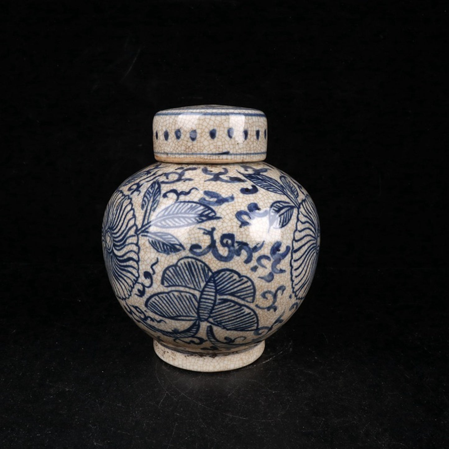 Blue and white split flower patterned lid jar