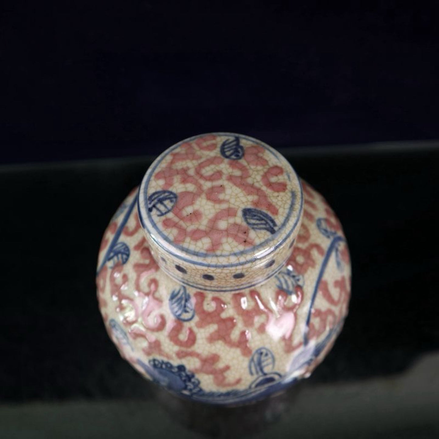 Open piece blue and white glazed red lion patterned lid jar