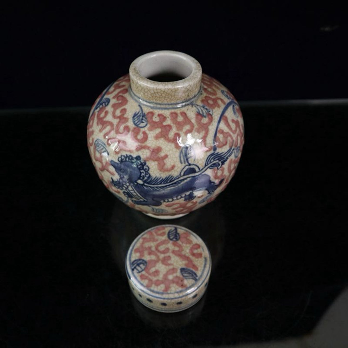 Open piece blue and white glazed red lion patterned lid jar
