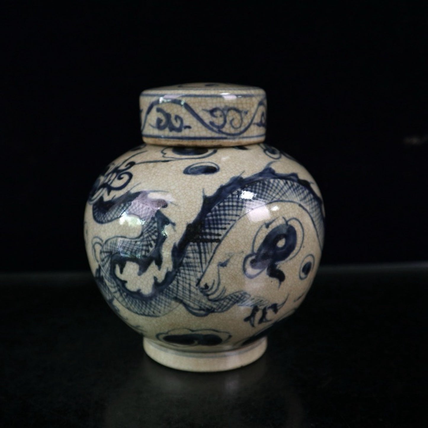 Open blue and white dragon patterned lid jar