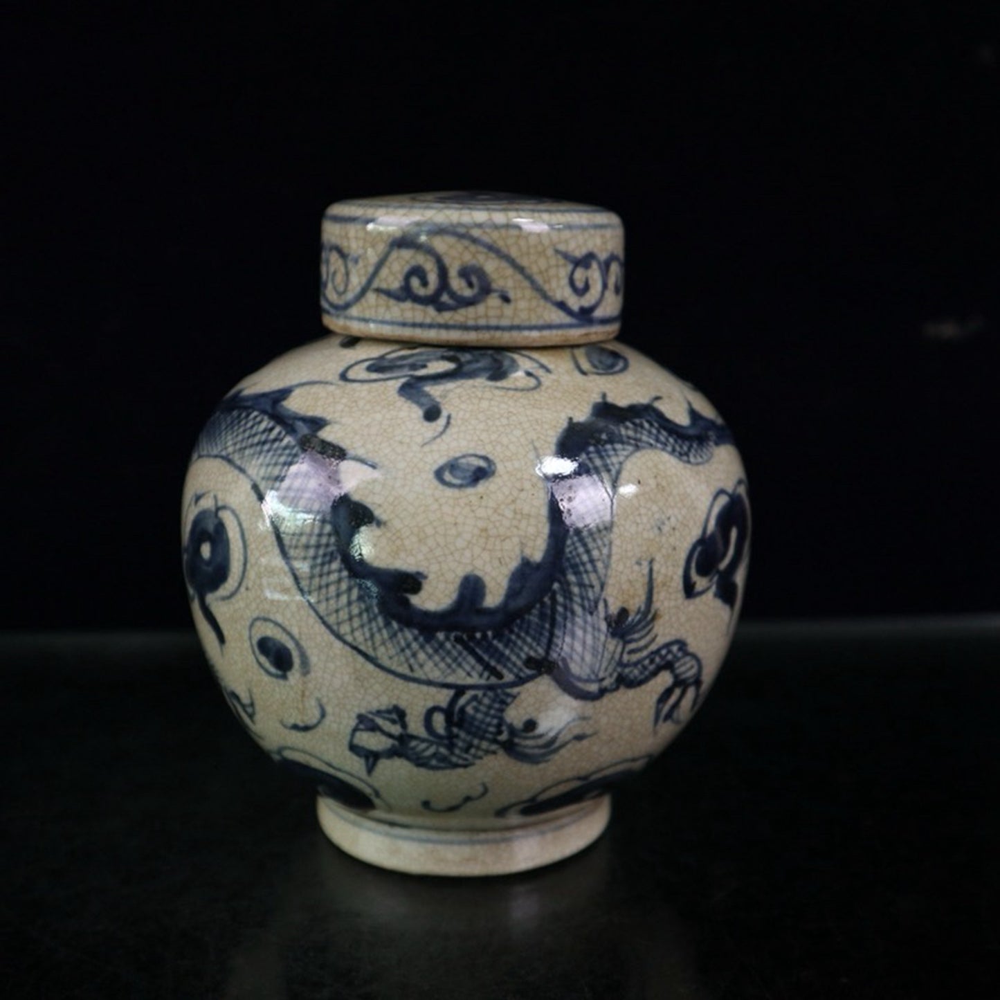 Open blue and white dragon patterned lid jar