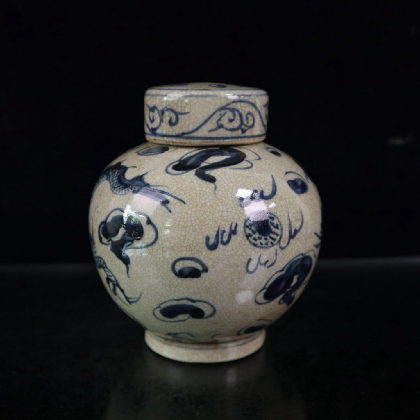 Open blue and white dragon patterned lid jar