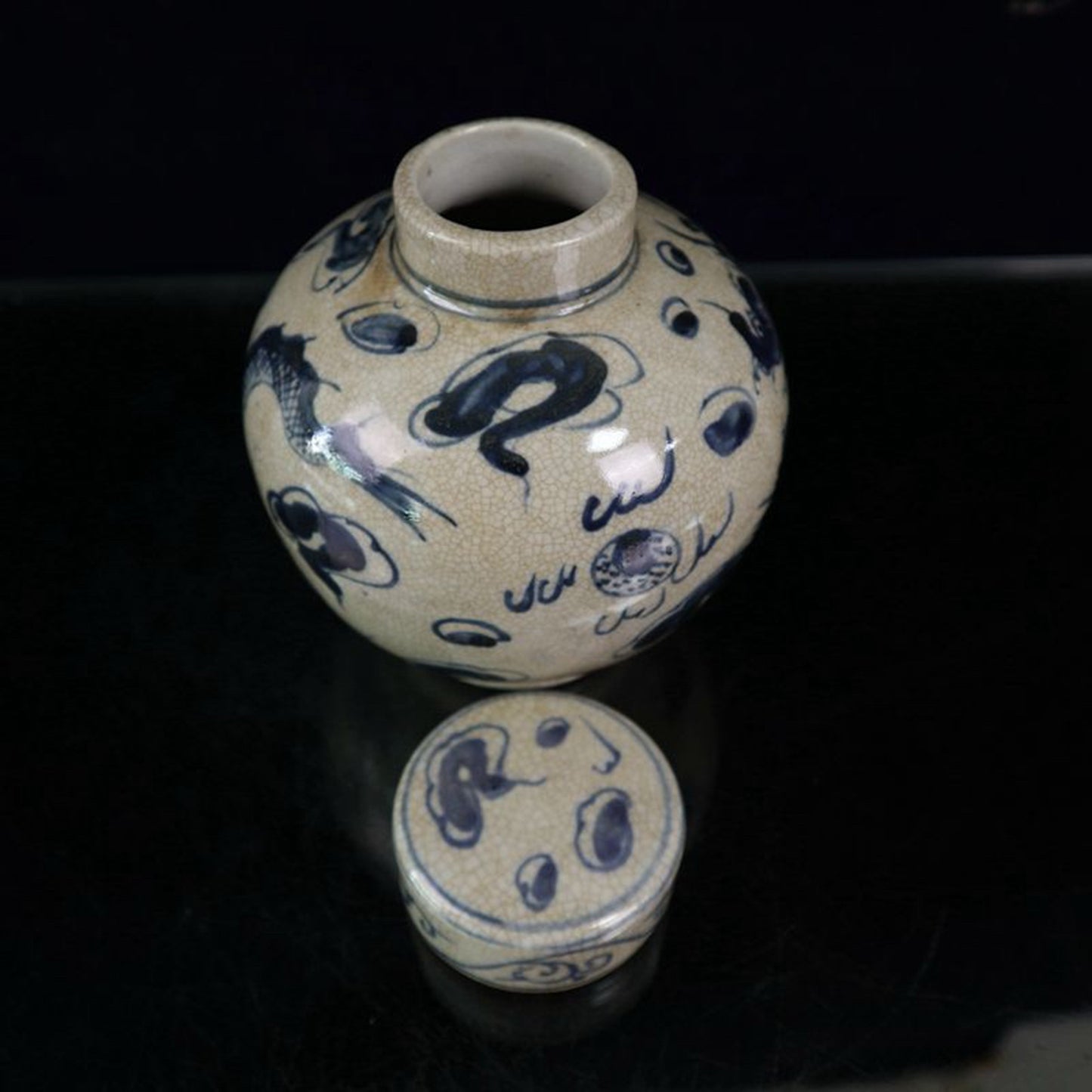Open blue and white dragon patterned lid jar