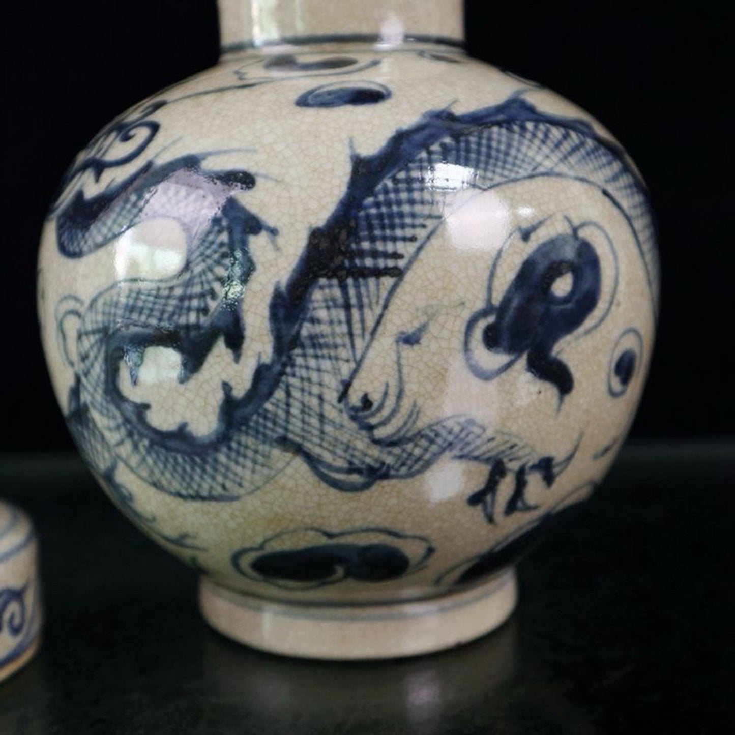 Open blue and white dragon patterned lid jar