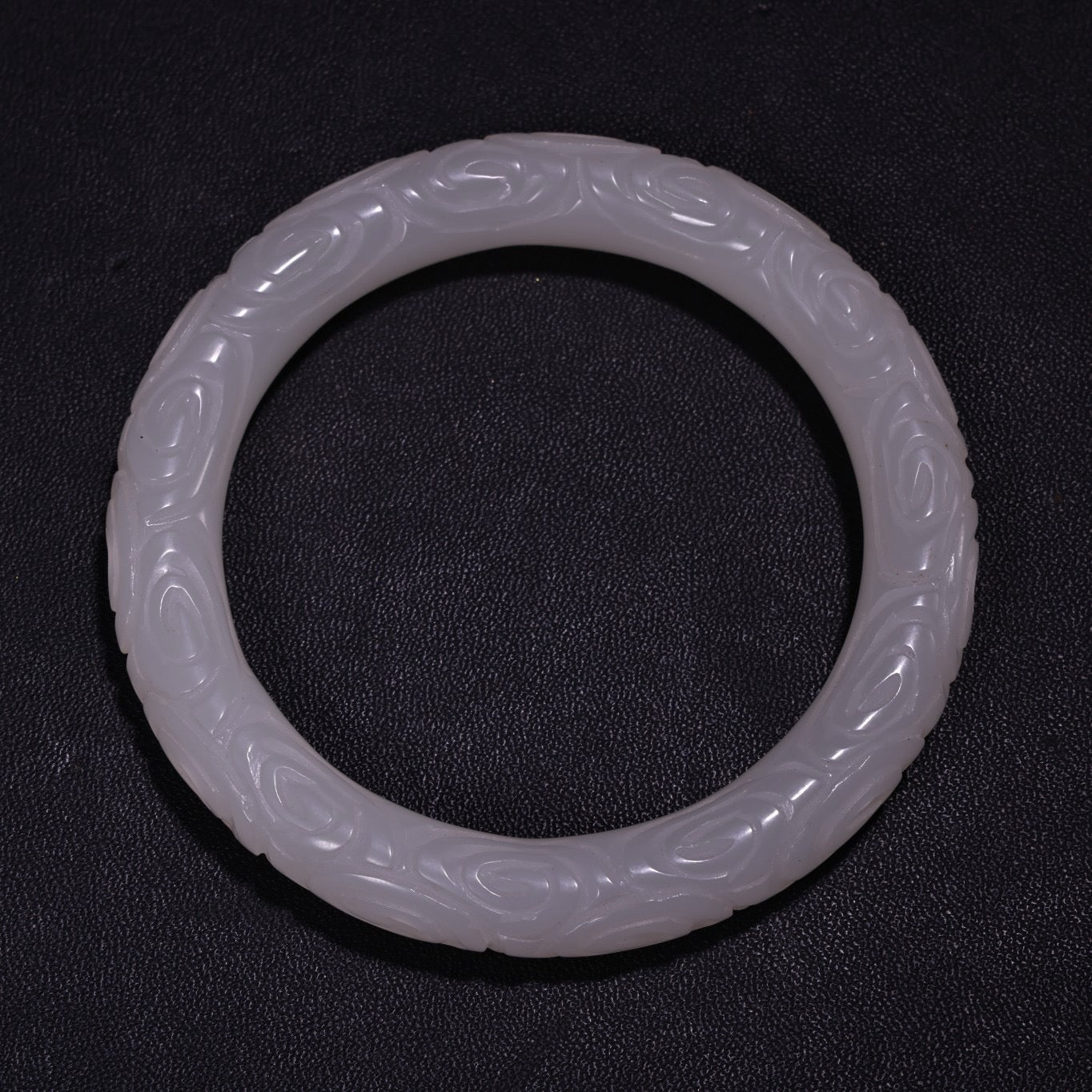 Chinese Antique Carved Xiangyun White Jade Bracelet