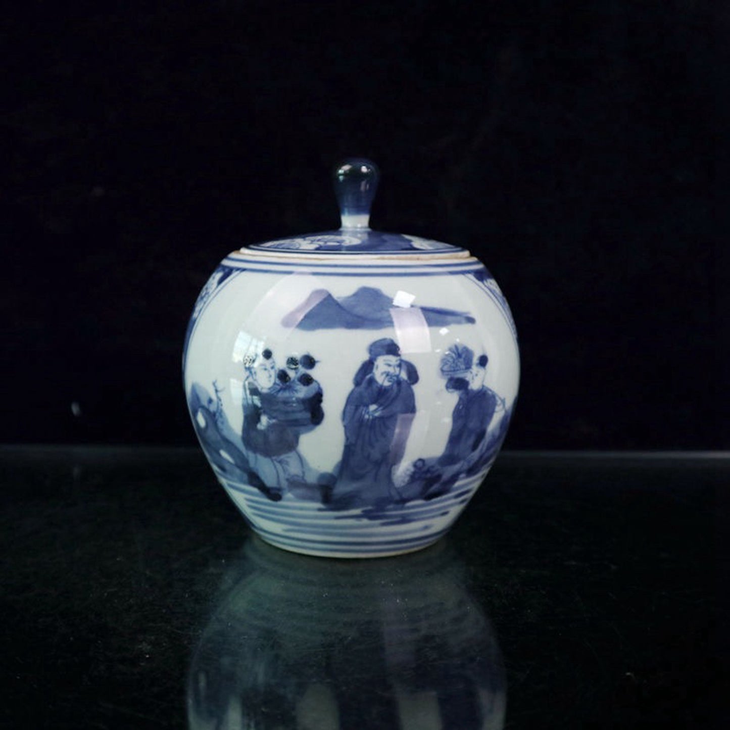 Blue and white figure patterned ice plum patterned lid jar
