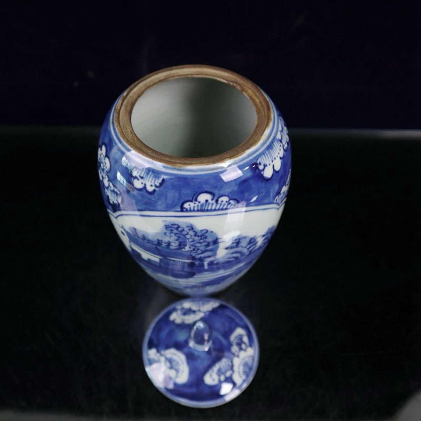 Blue and white ice plum patterned mountain and water patterned lid jar