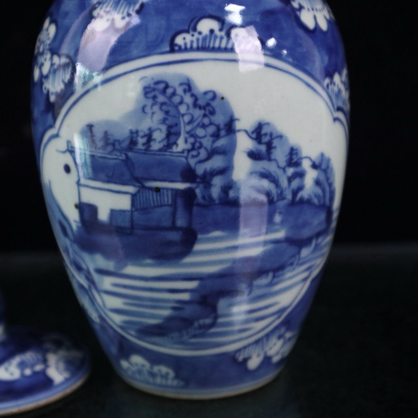 Blue and white ice plum patterned mountain and water patterned lid jar