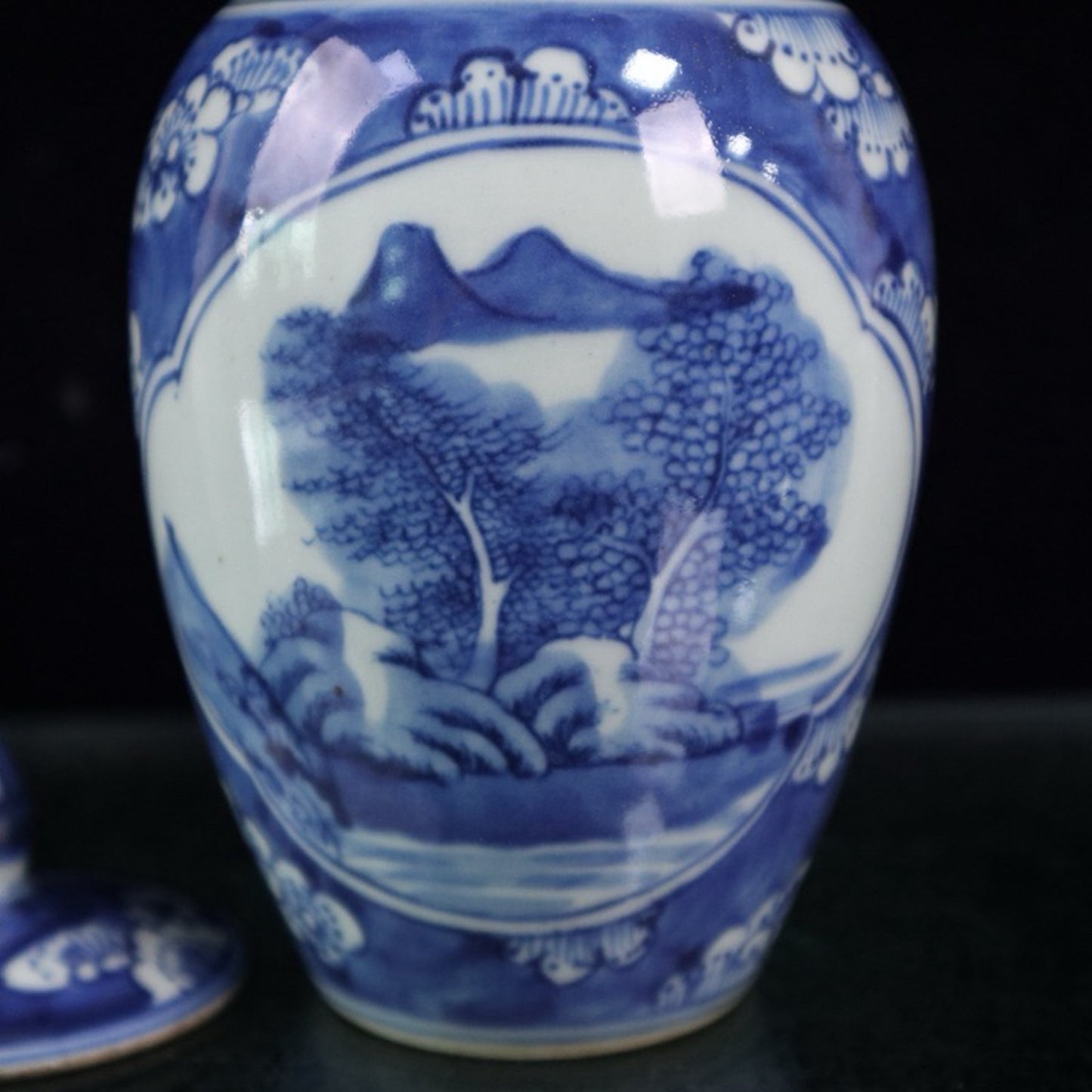 Blue and white ice plum patterned mountain and water patterned lid jar