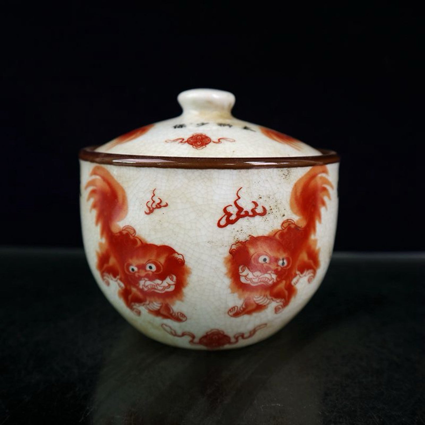 Open panel pink Taishi Shaobao patterned lid jar