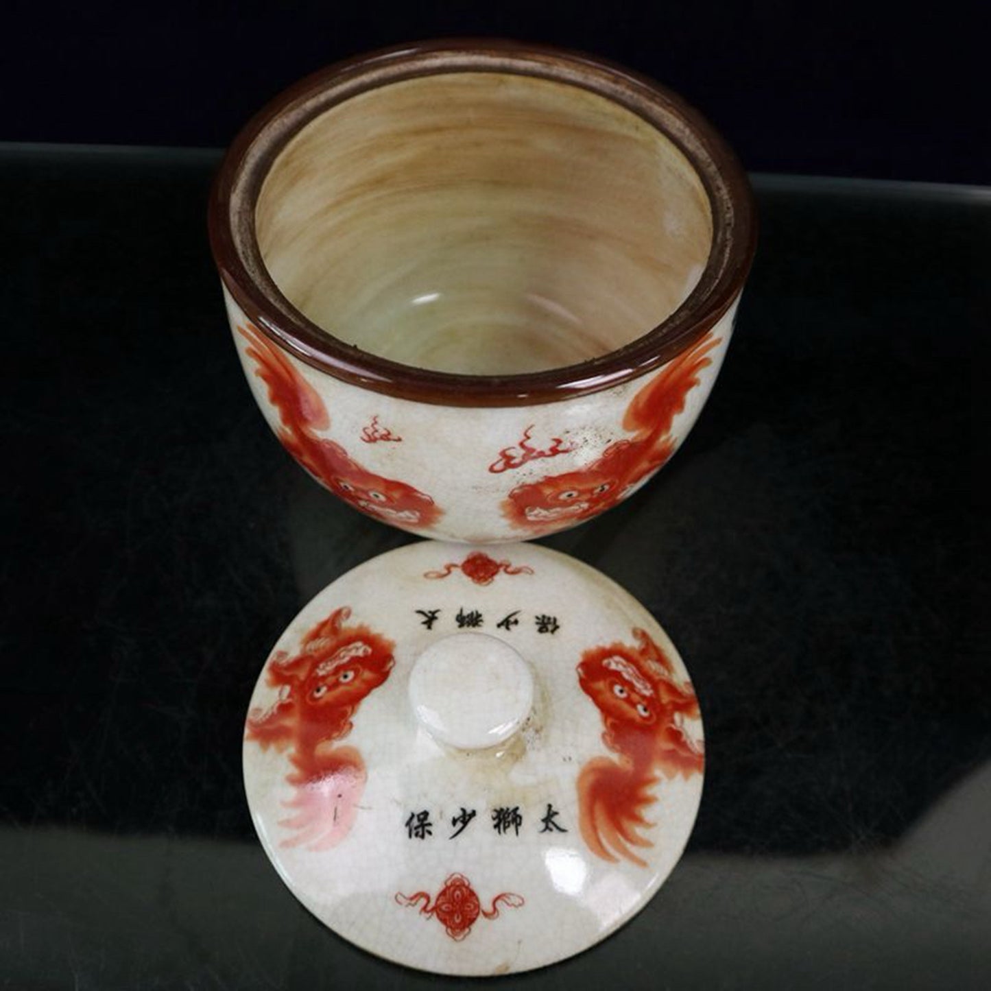 Open panel pink Taishi Shaobao patterned lid jar