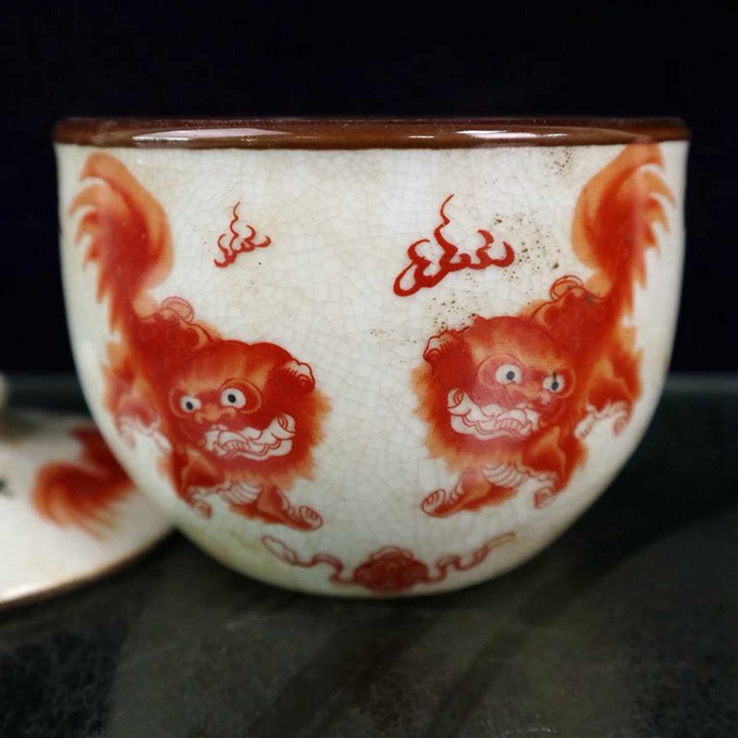 Open panel pink Taishi Shaobao patterned lid jar