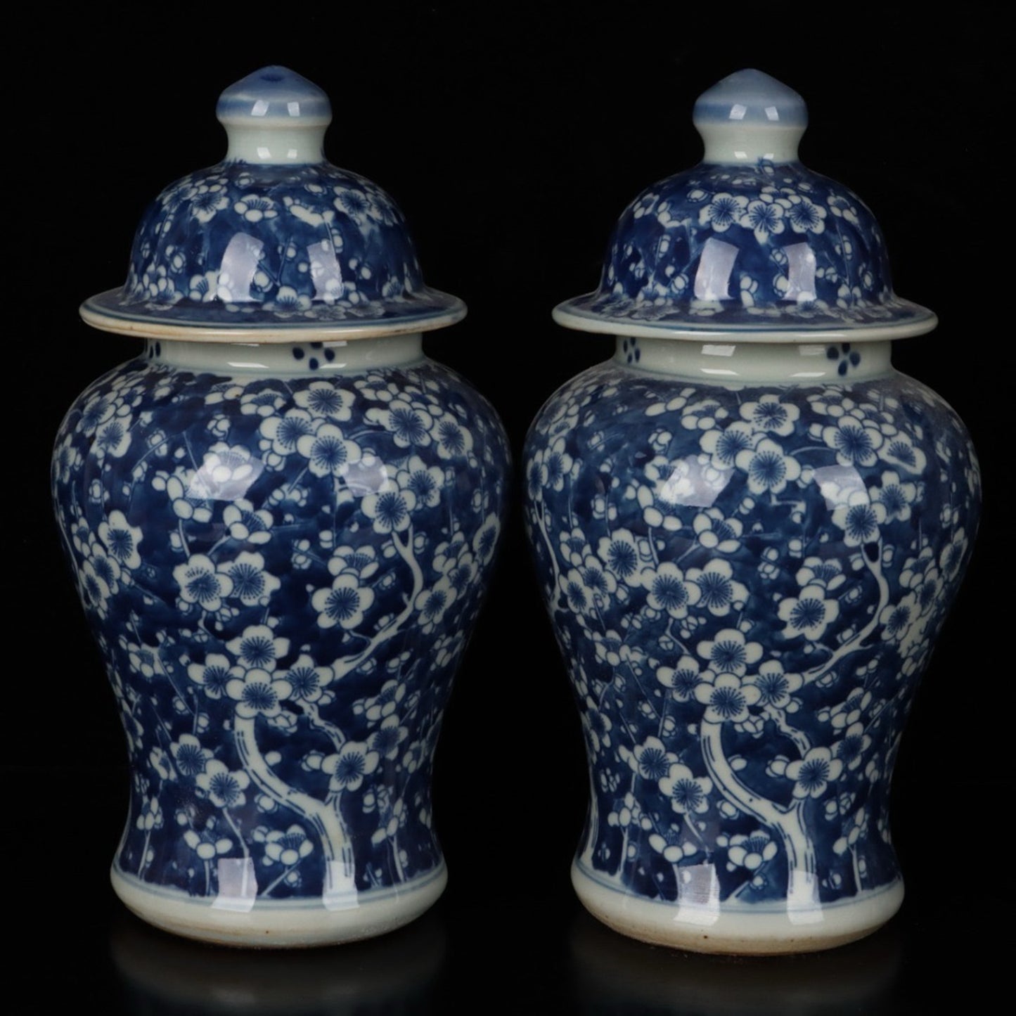 A pair of blue and white ice plum patterned general jars