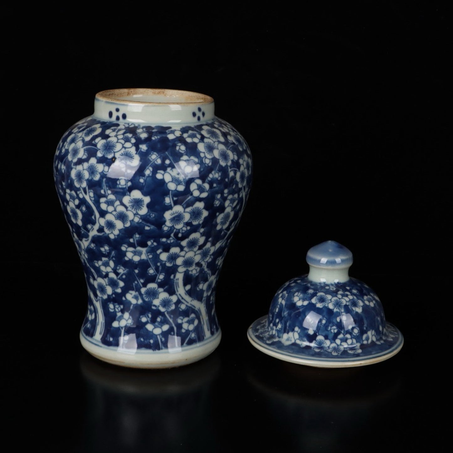 A pair of blue and white ice plum patterned general jars