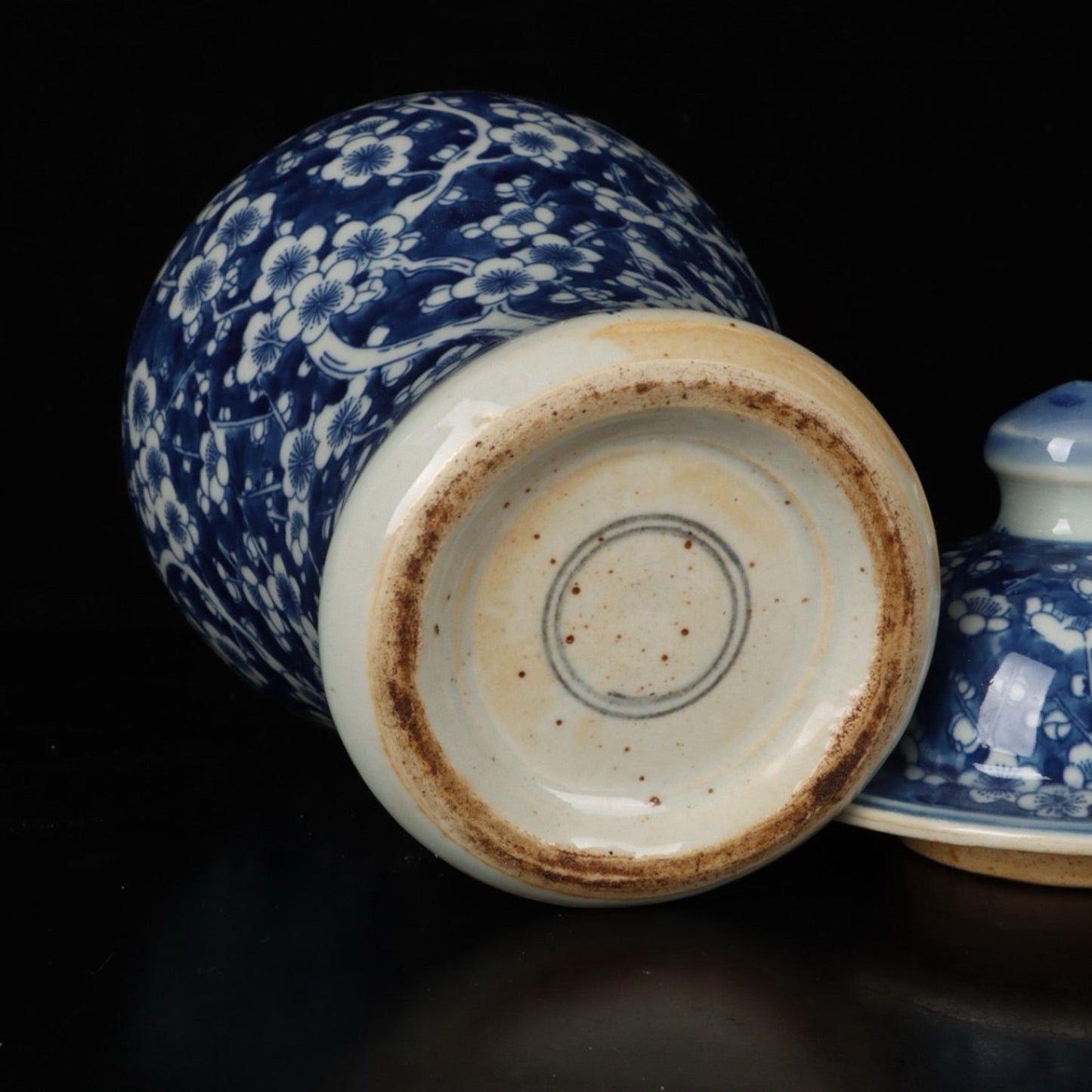 A pair of blue and white ice plum patterned general jars