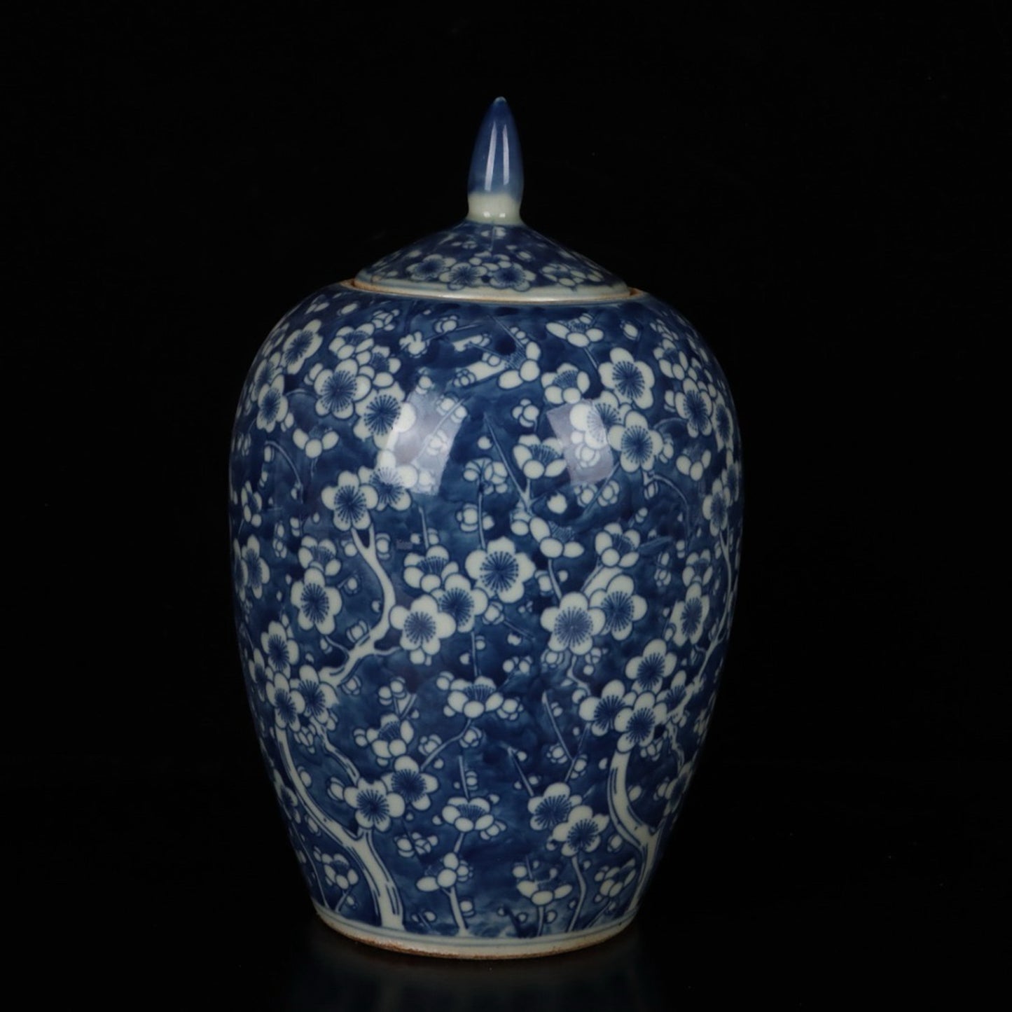 A pair of blue and white ice plum patterned general jars