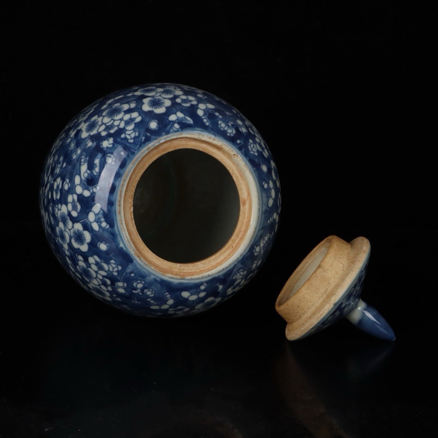 A pair of blue and white ice plum patterned general jars