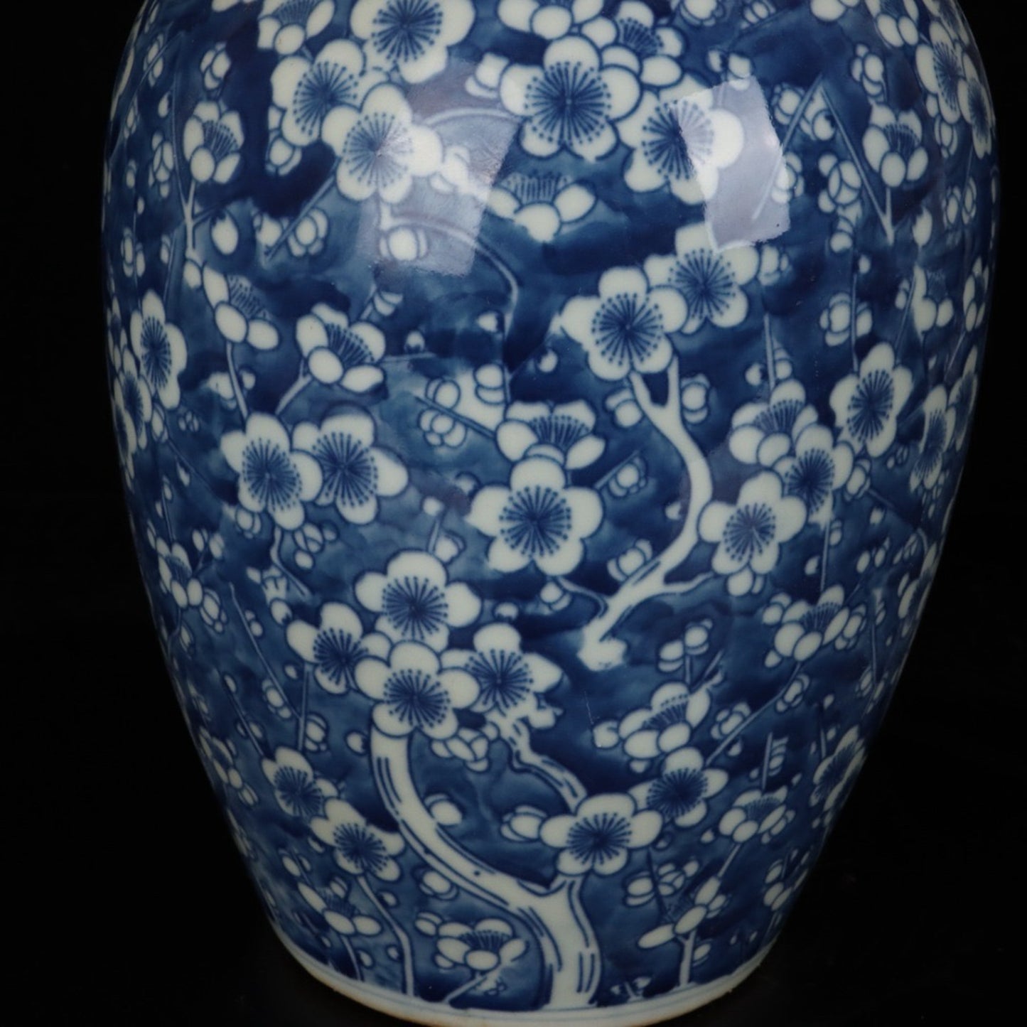 A pair of blue and white ice plum patterned general jars