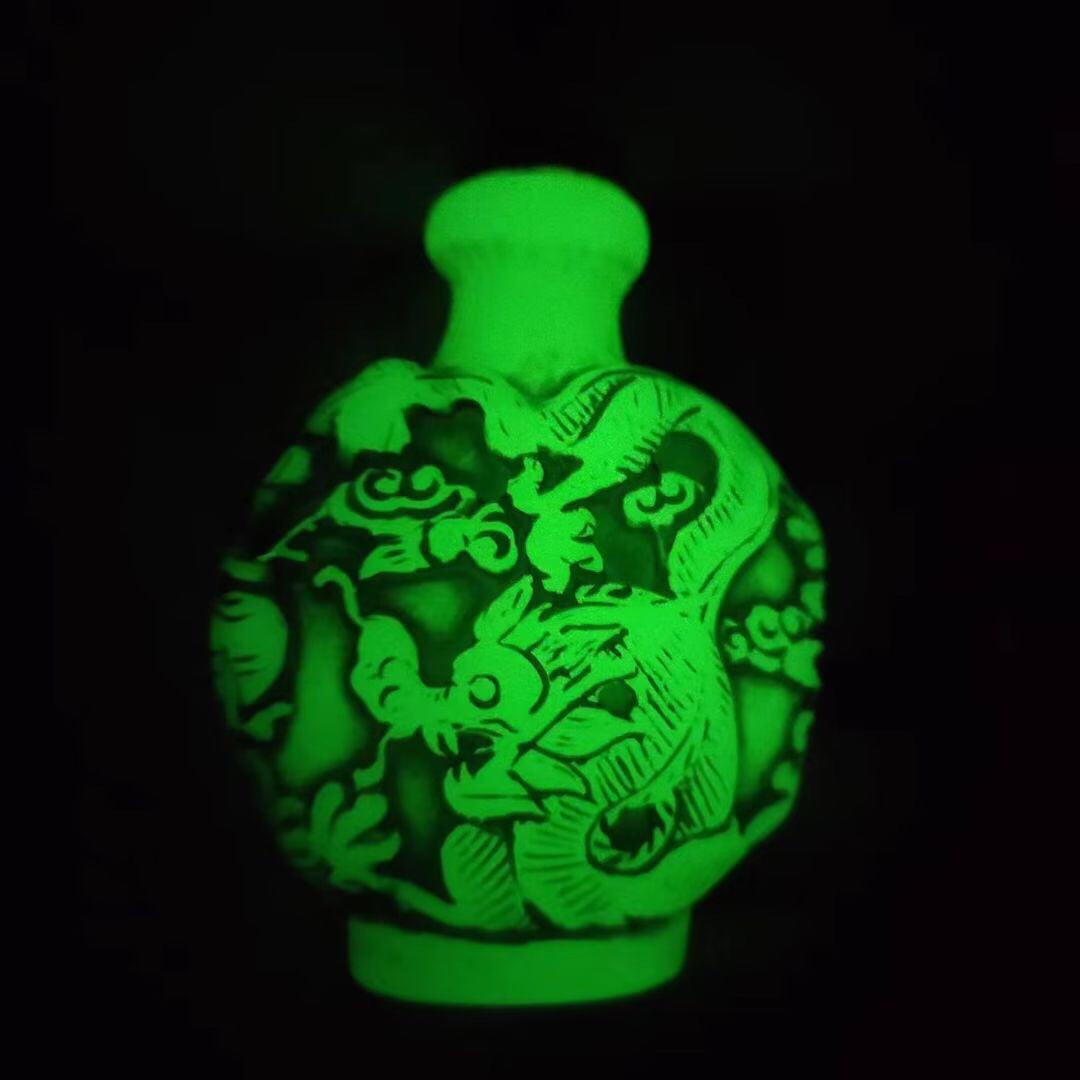 Chinese antique luminous snuff bottle