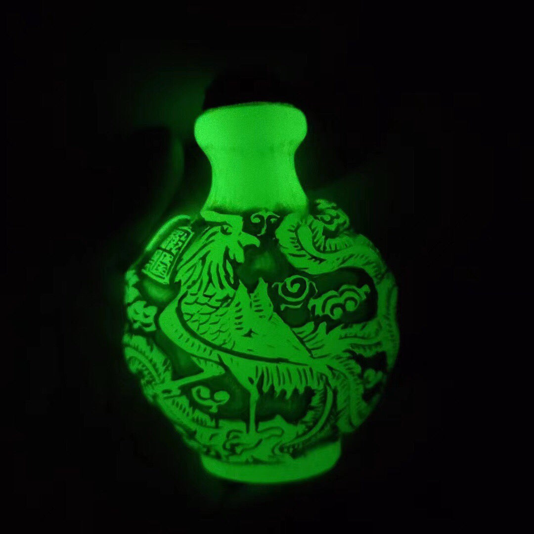 Chinese antique luminous snuff bottle