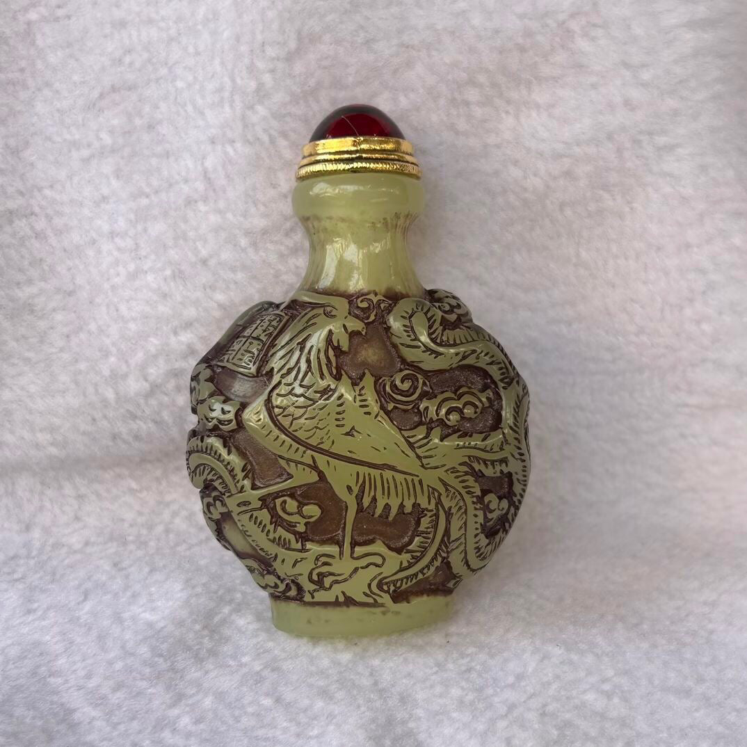 Chinese antique luminous snuff bottle