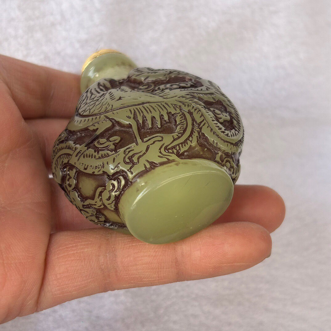 Chinese antique luminous snuff bottle