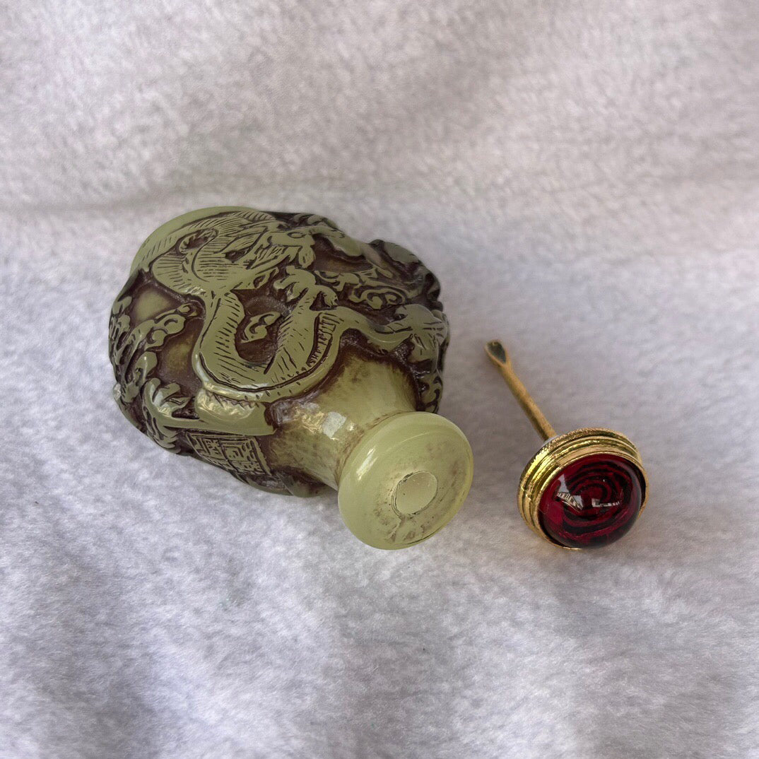 Chinese antique luminous snuff bottle
