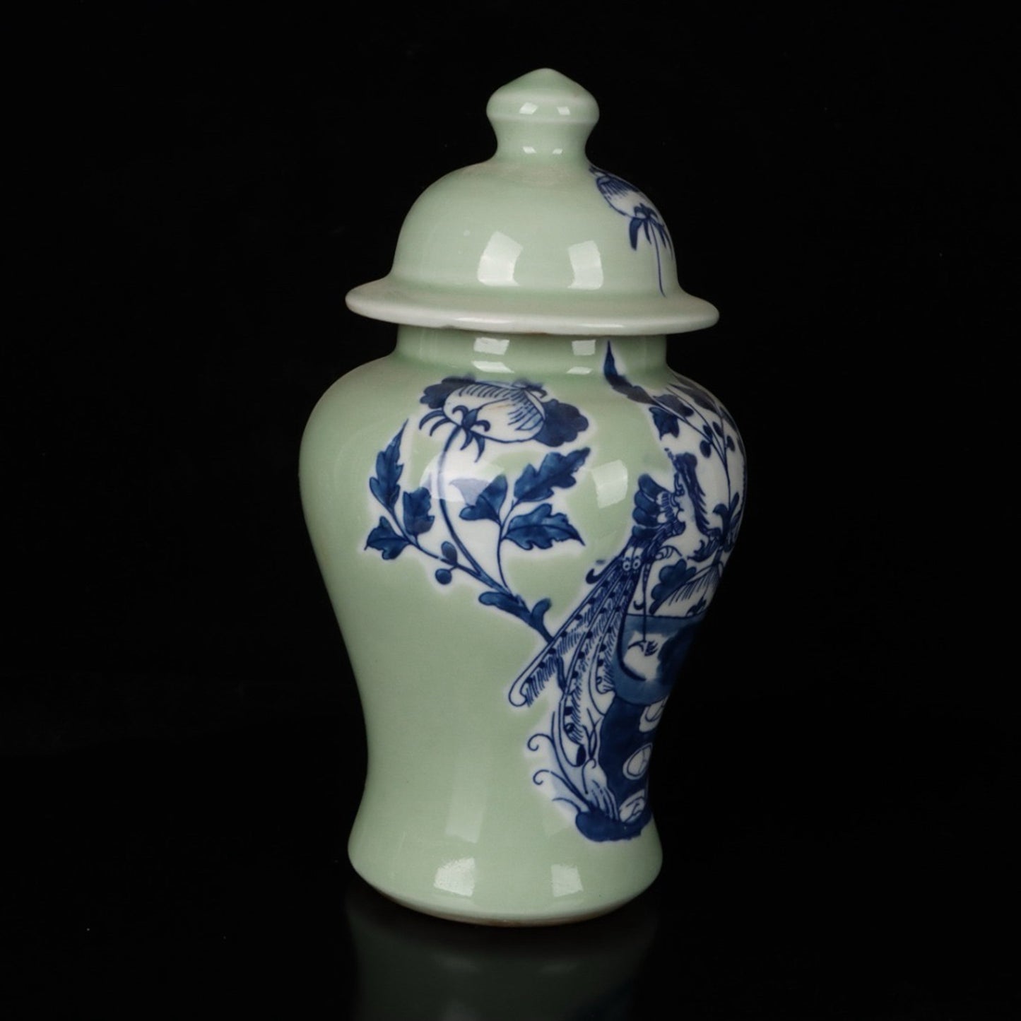 A pair of bean green glazed blue and white general jars