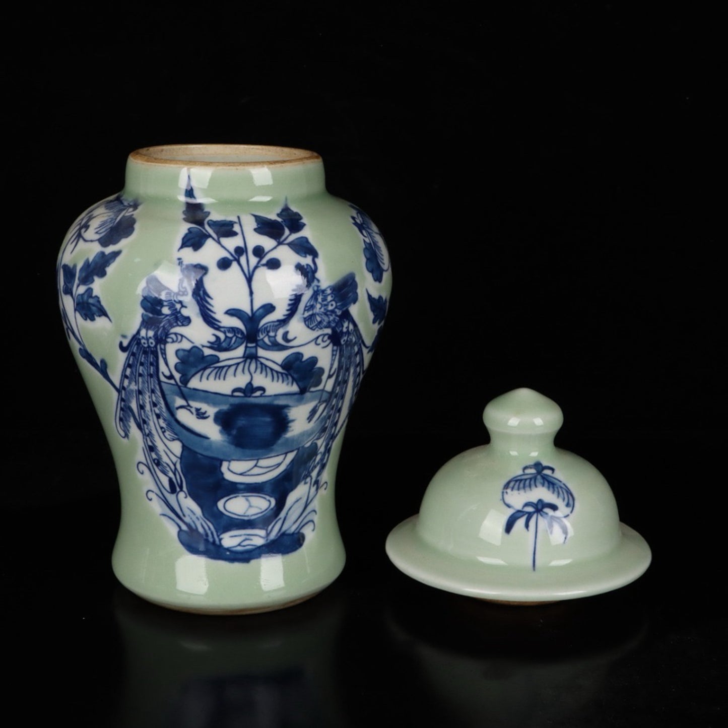 A pair of bean green glazed blue and white general jars