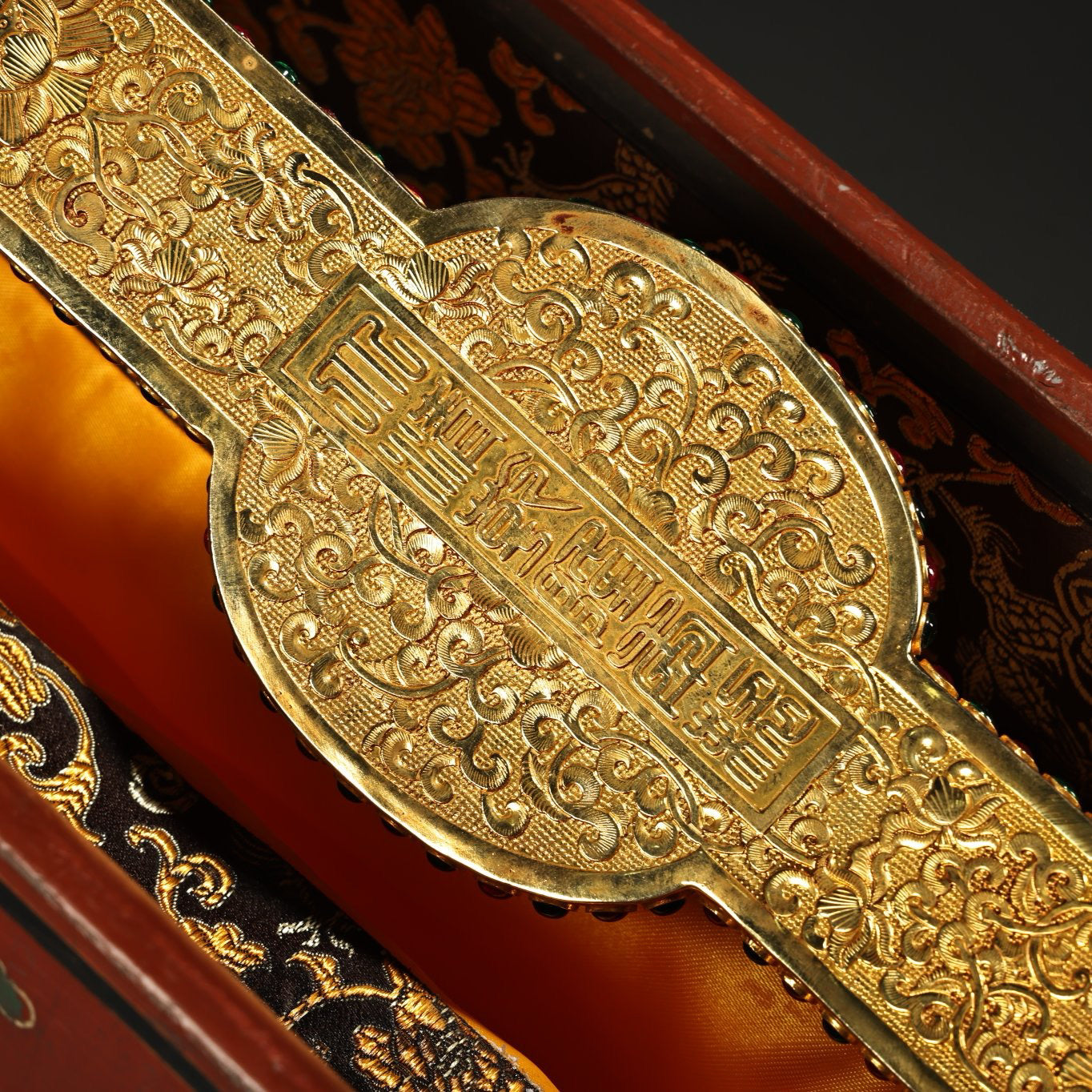 Chinese Antique Pure Copper High Relief Carving and Hollow Gold Plated Ruyi Paired with Old Lacquerware Box