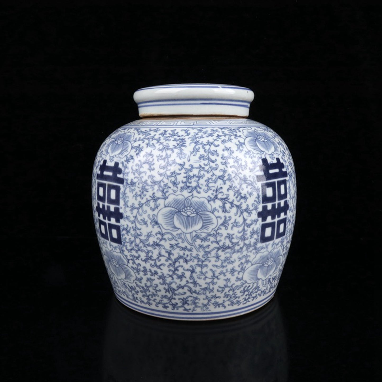 Blue and white happiness shaped lid jar