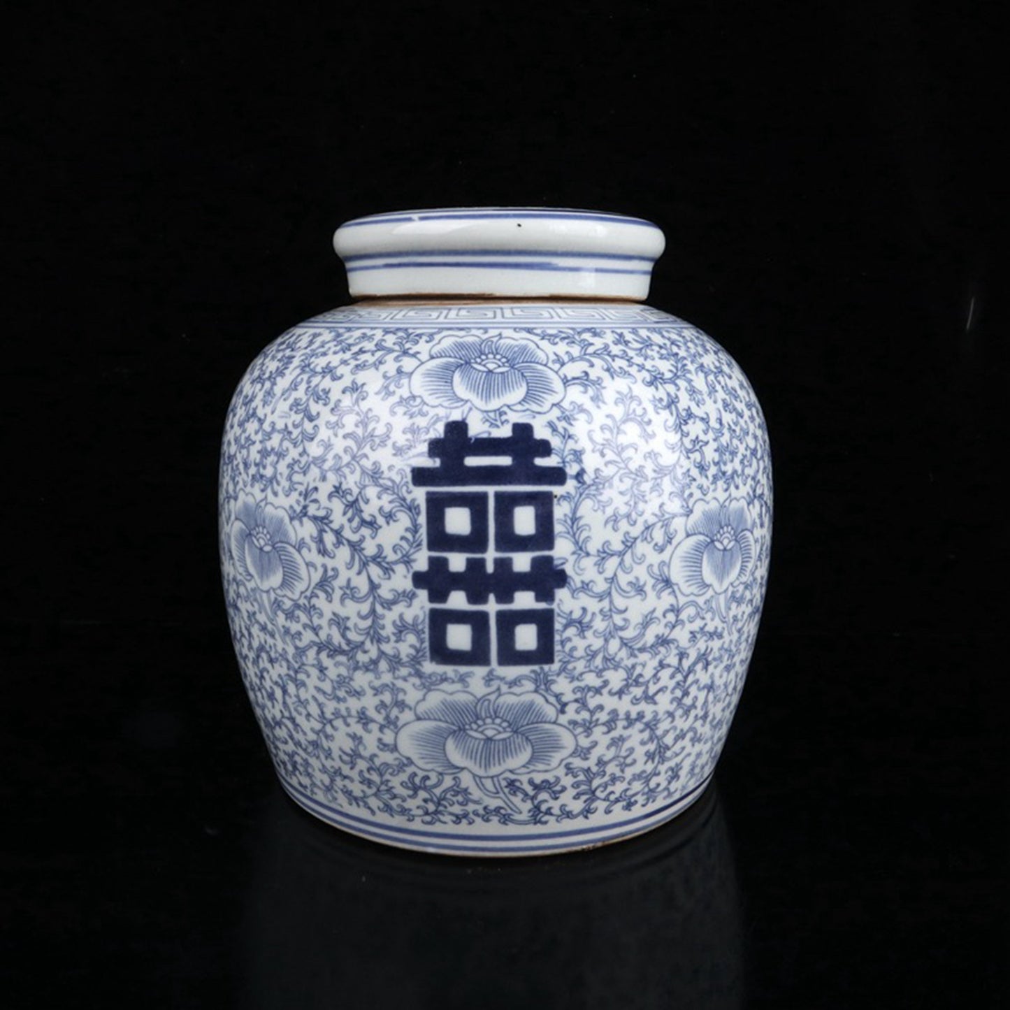 Blue and white happiness shaped lid jar