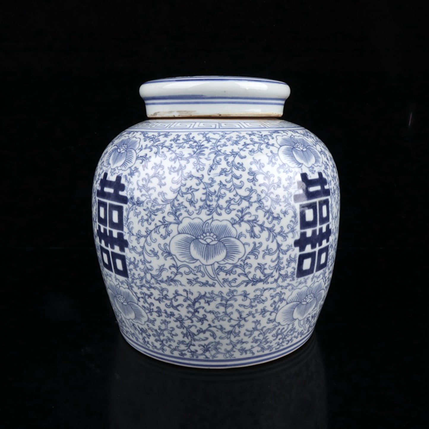 Blue and white happiness shaped lid jar