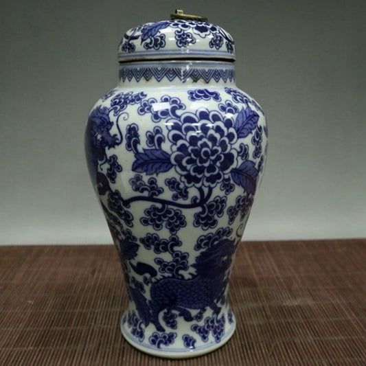 Blue and white Kirin patterned lid jar