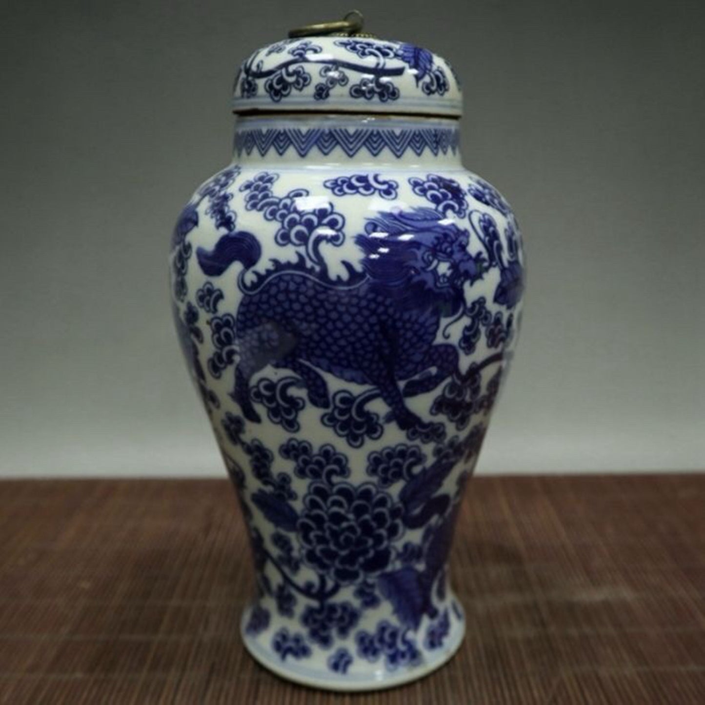 Blue and white Kirin patterned lid jar