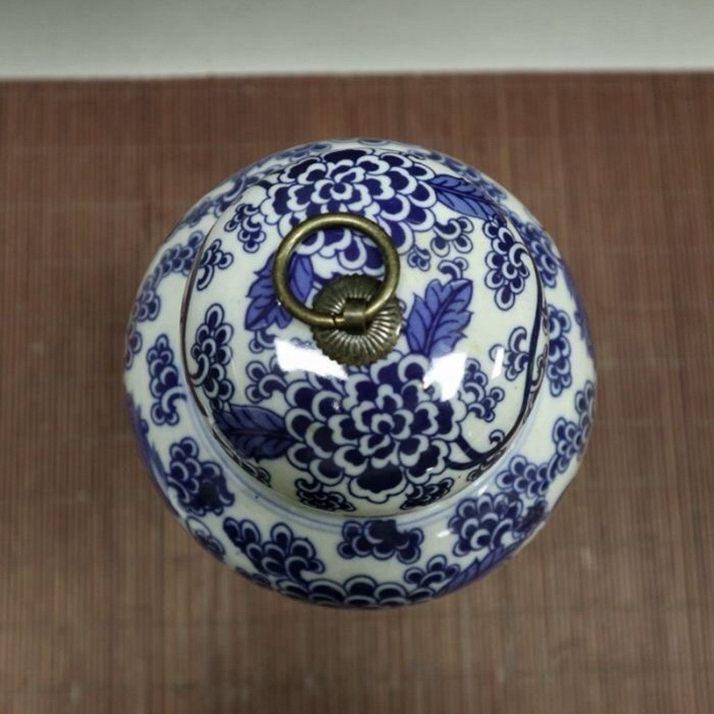 Blue and white Kirin patterned lid jar