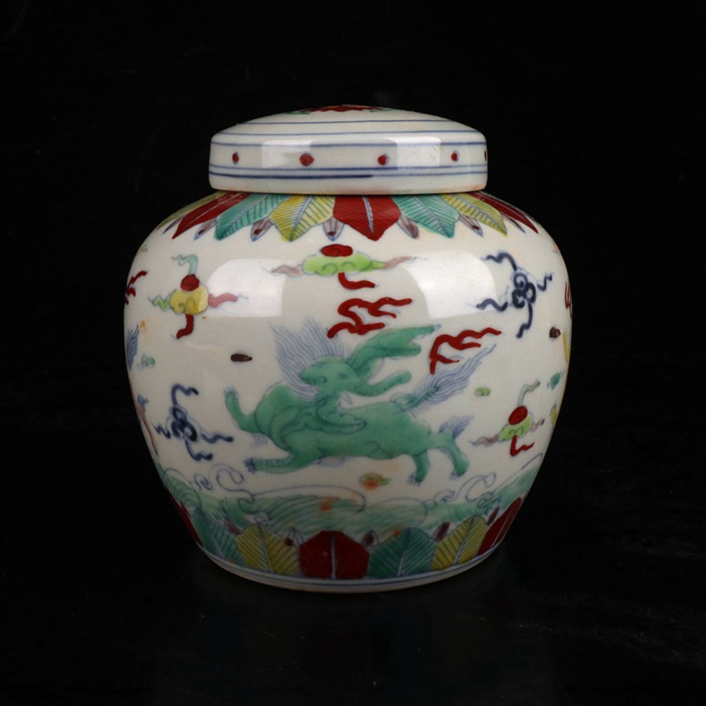 Doucai Feixiang patterned Tianzi jar