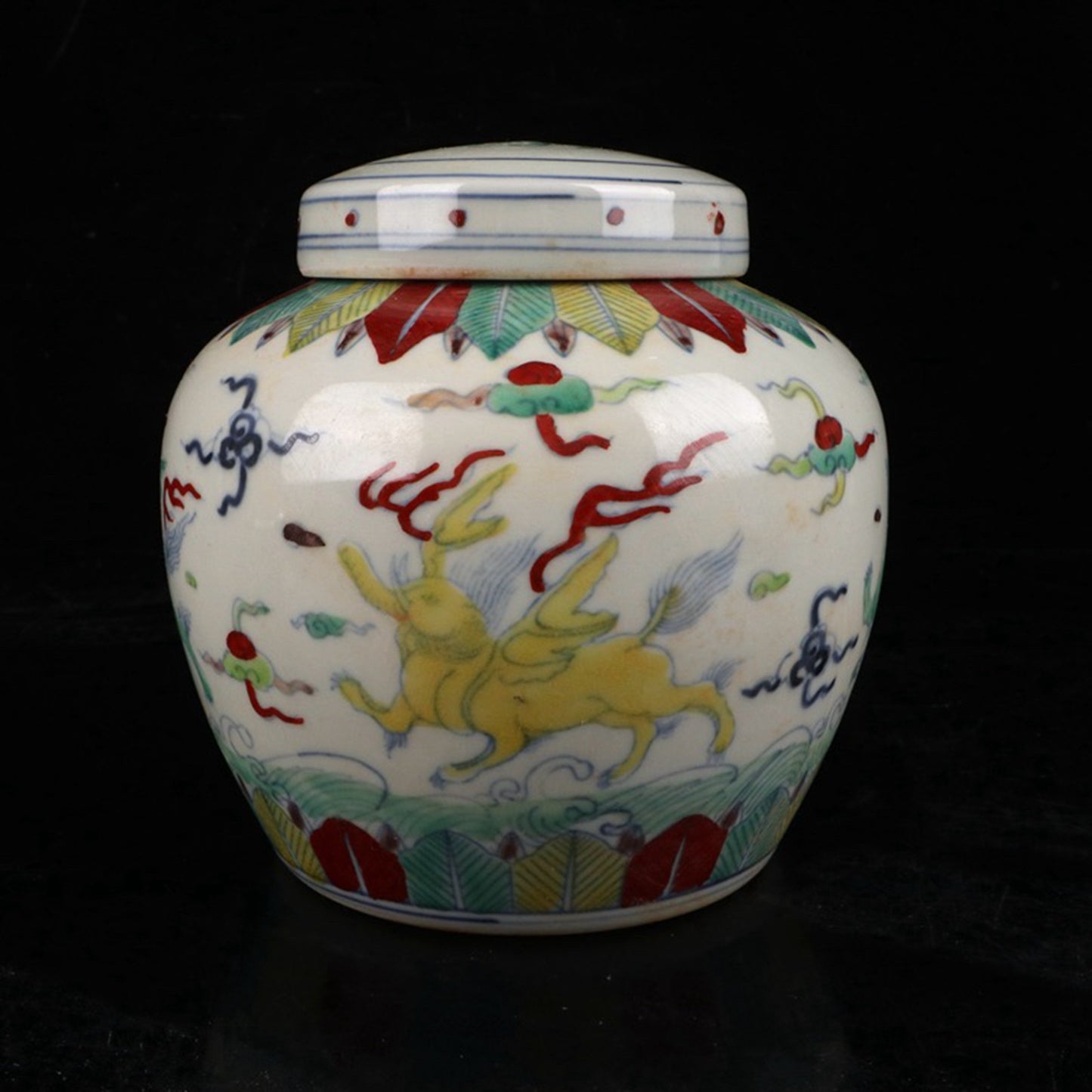 Doucai Feixiang patterned Tianzi jar