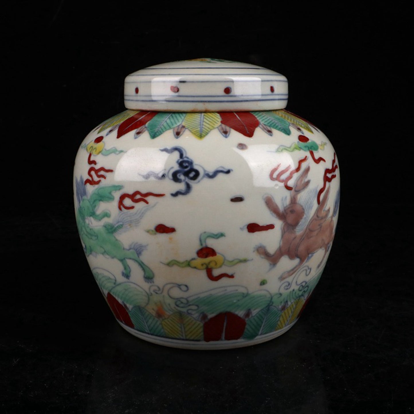 Doucai Feixiang patterned Tianzi jar