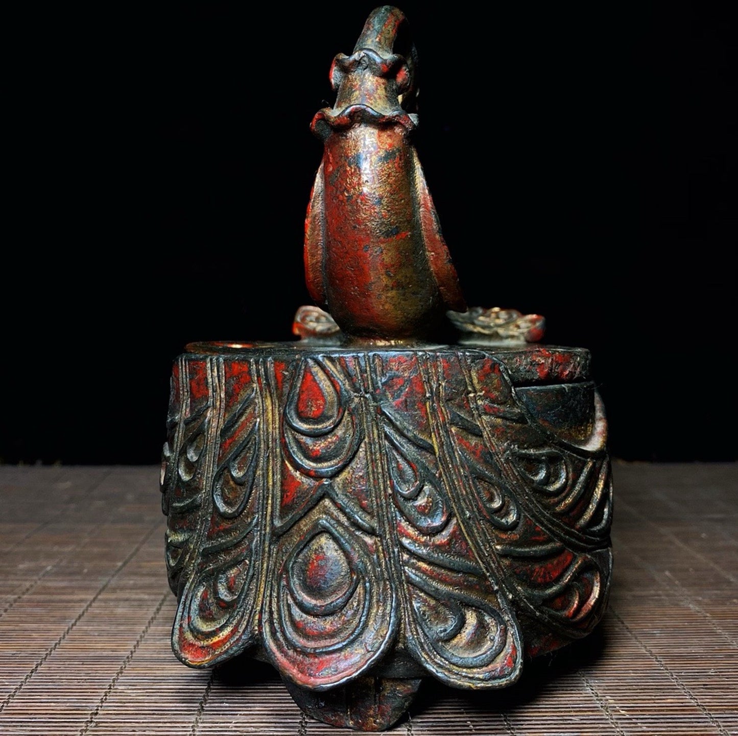 Old copper tire mud gold peacock furnace