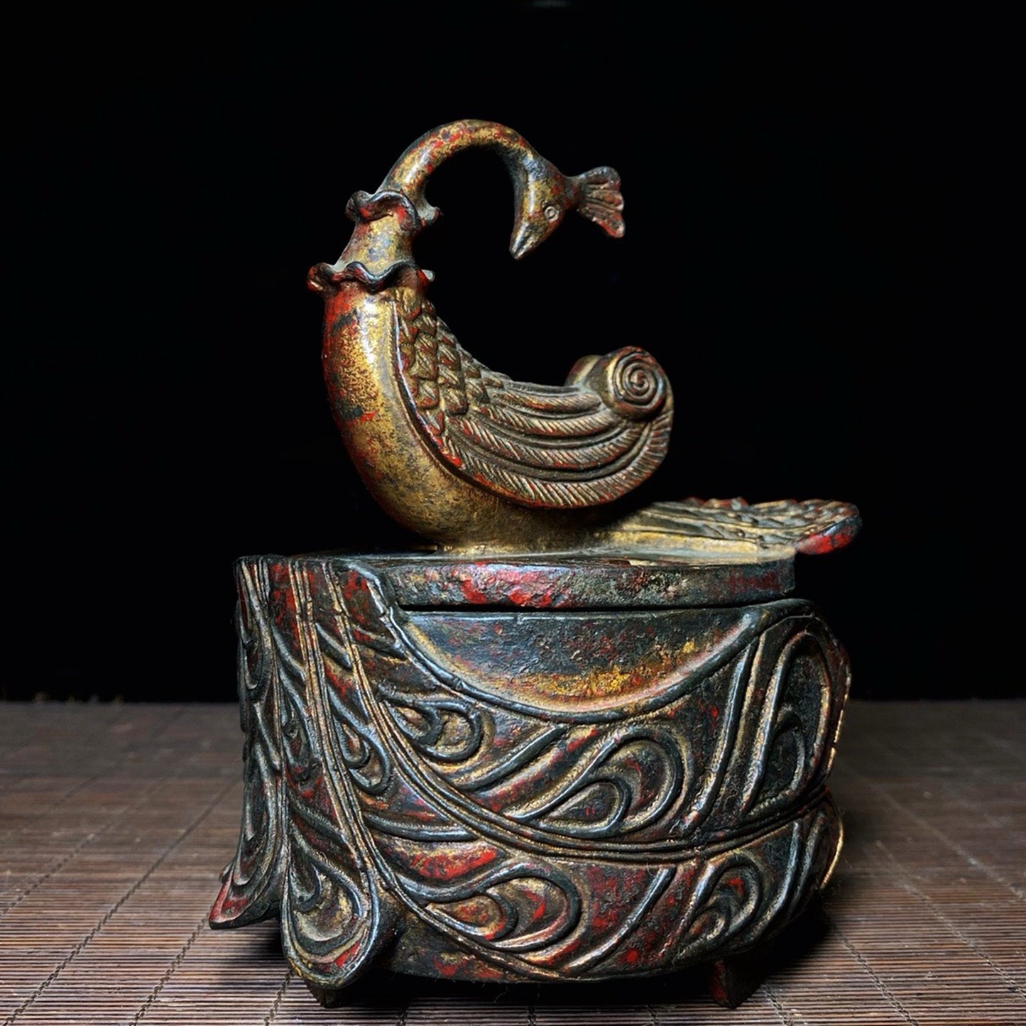 Old copper tire mud gold peacock furnace