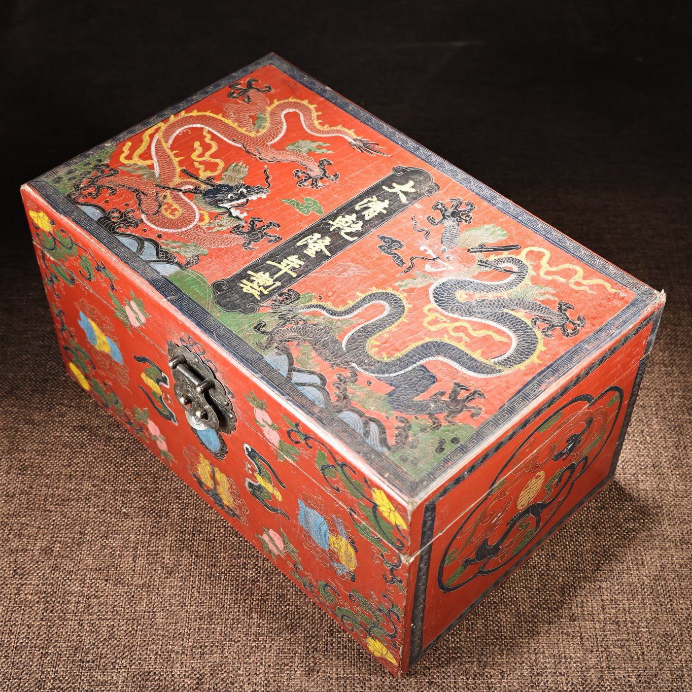 A box of Chinese antique dragon head white jade bracelets