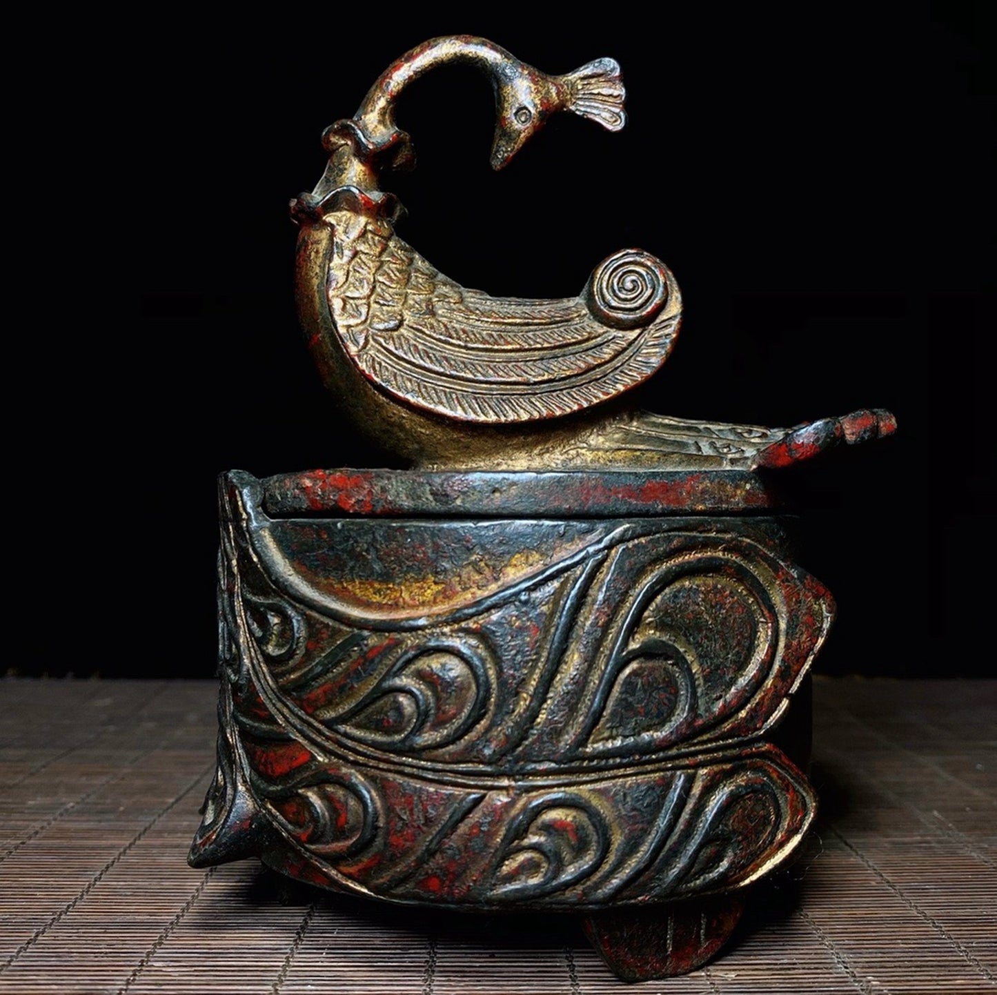 Old copper tire mud gold peacock furnace